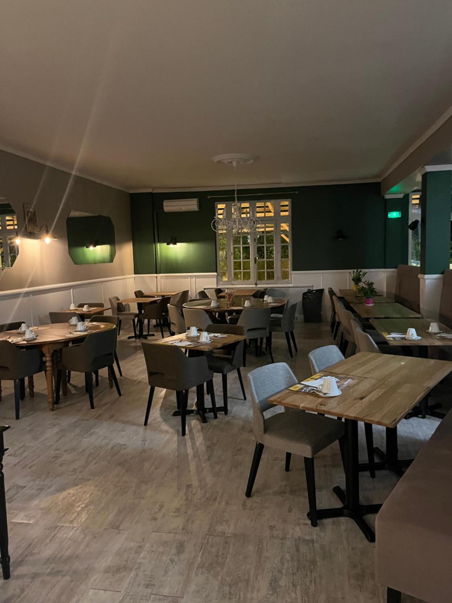 מונטיניאק Logis Hotel Restaurant Le Lascaux מראה חיצוני תמונה