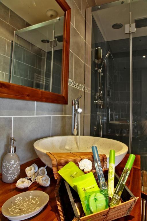 מונטיניאק Logis Hotel Restaurant Le Lascaux מראה חיצוני תמונה