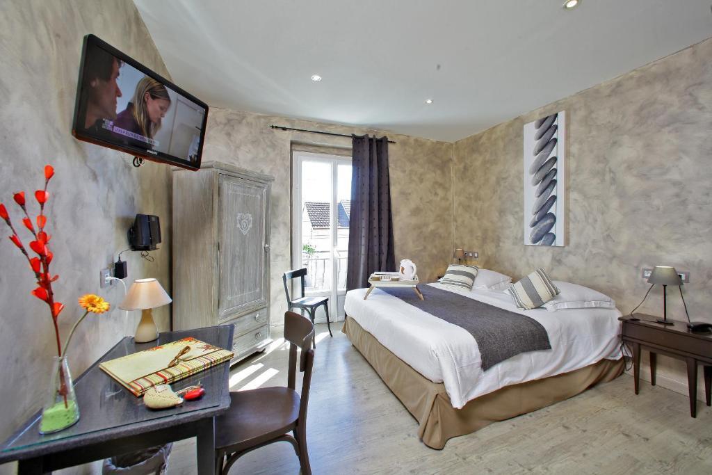 מונטיניאק Logis Hotel Restaurant Le Lascaux מראה חיצוני תמונה